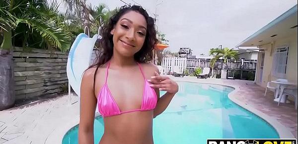  Sarah Lace gets Fucked By The Pool Boy